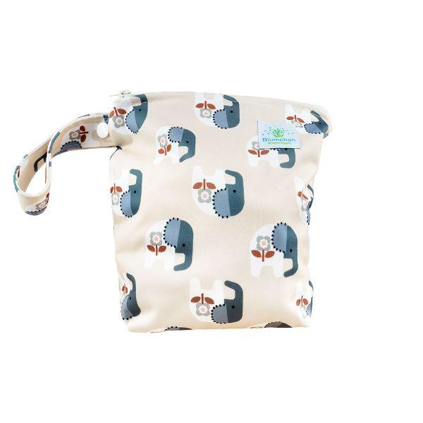 Blümchen wetbag met brede bodem - Cozy Elephant - Maat S (2 luiers)